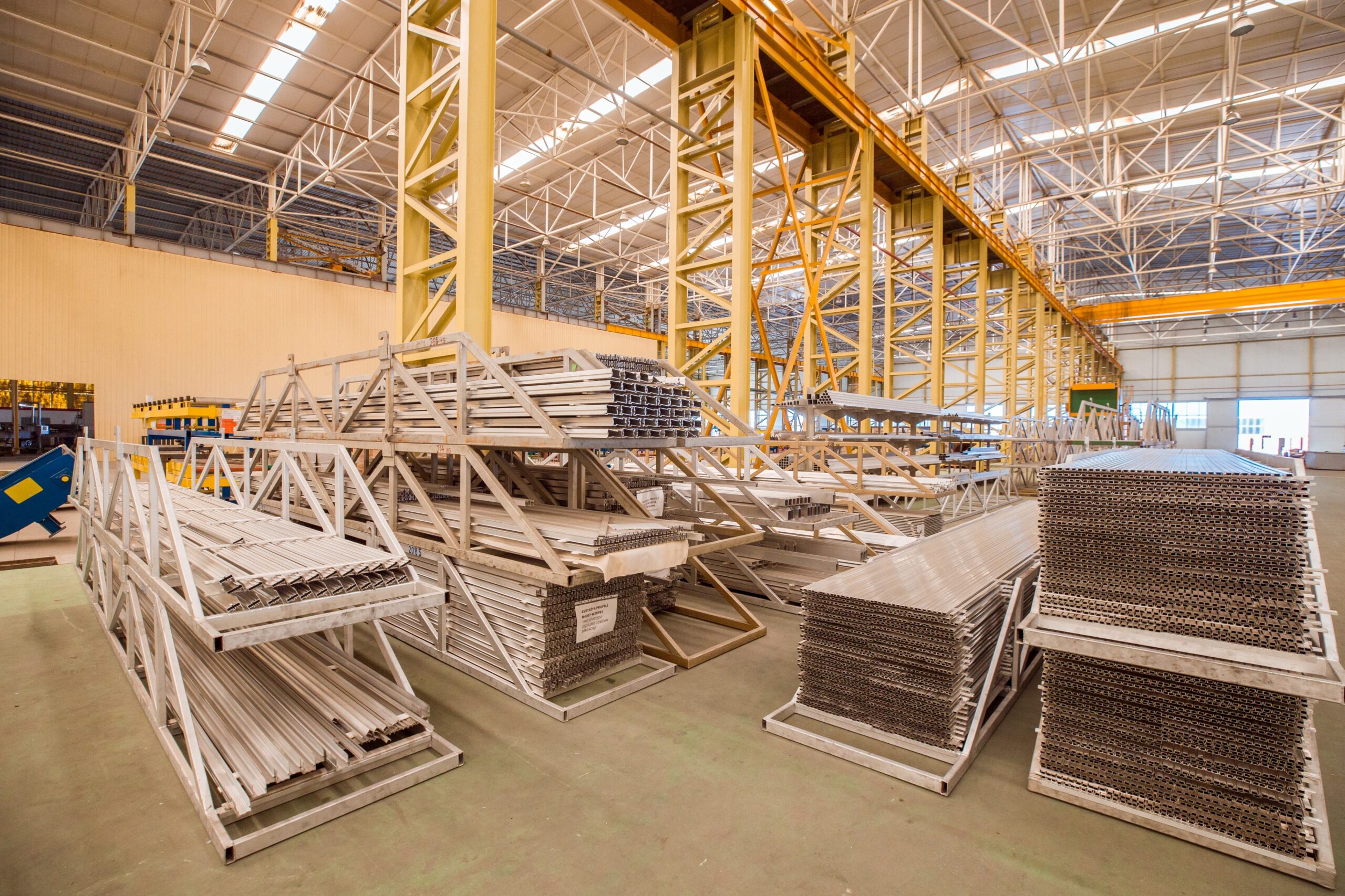 Services industry construction equipments inside storehouse factory (1)